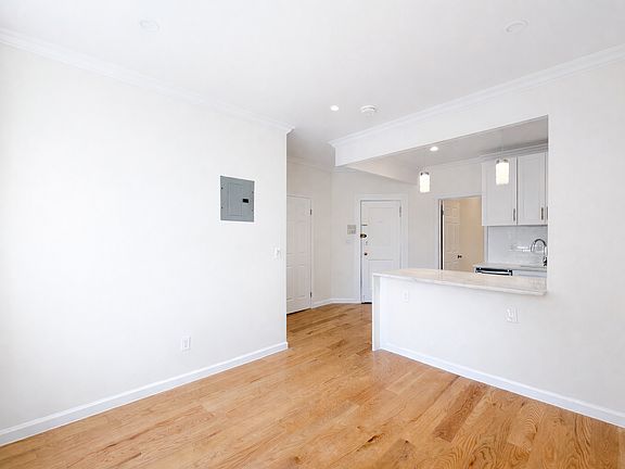 3rd image of 27 Commerce St APT 5C