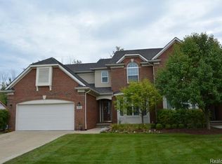 24846 Valleywood Dr #1, South Lyon, MI 48178
