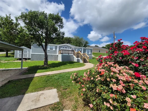 902 Devils River Dr, Granbury, TX 76048