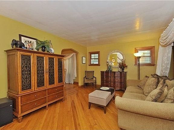 3rd image of 152 Fairway Ave