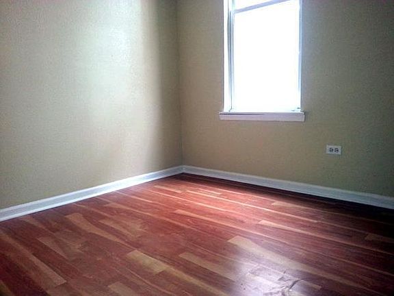 3rd image of 1436 N Maplewood Ave #2