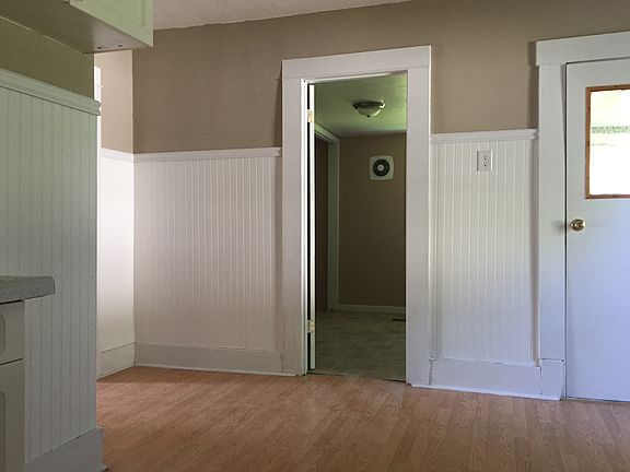 5th image of 207 Driftwood St