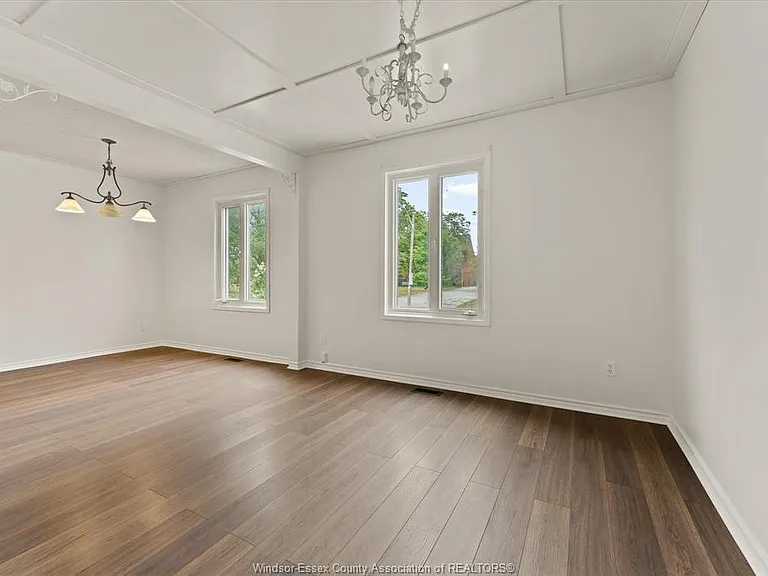 1533 Alexis Rd — Photo 7