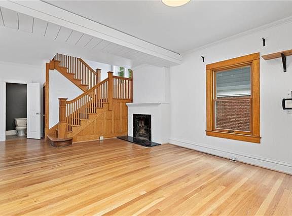5th image of 3770 Mercier St