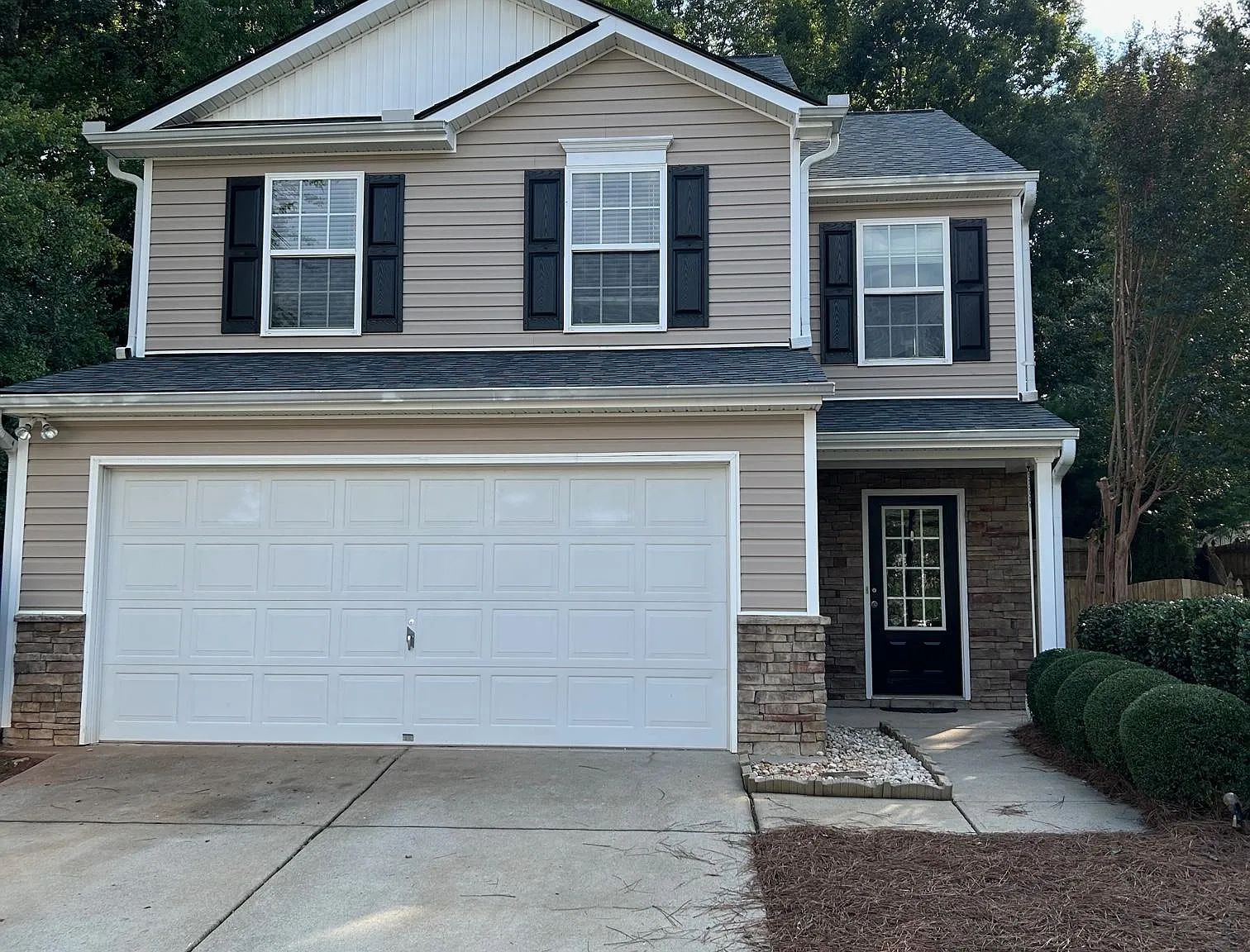 3 bed, 2.5 bath, 1800 sqft, $2,400 — Photo 1