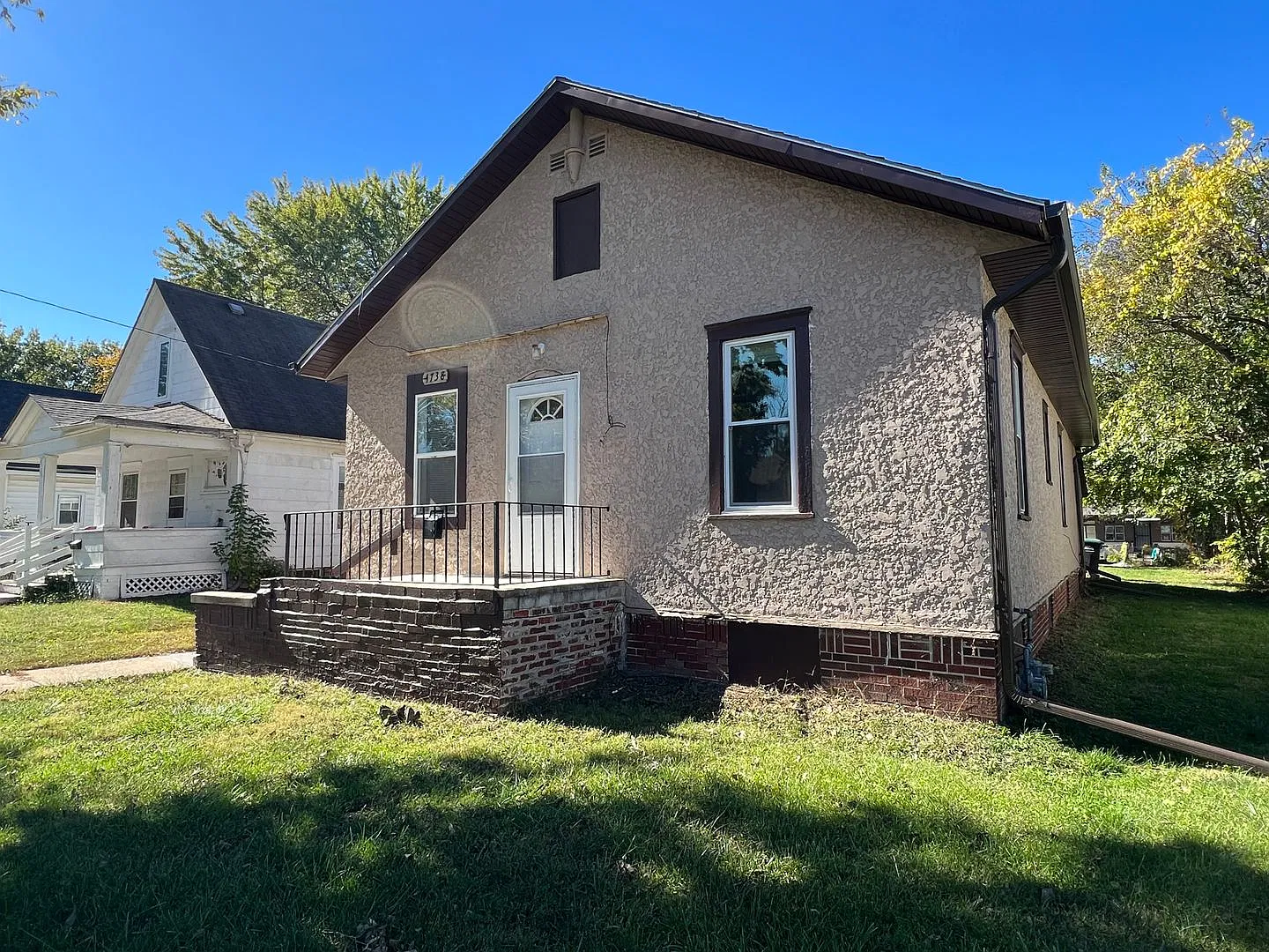 Charming 2 Bed 1 Bath — Photo 1