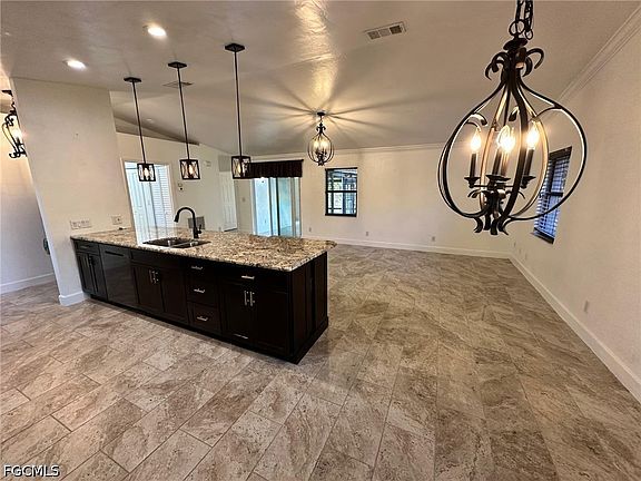 5th image of 4266 Island Cir APT B