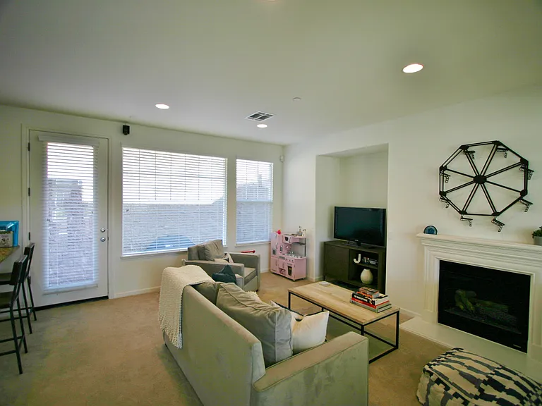 36 Rowe Ranch Dr — Photo 1