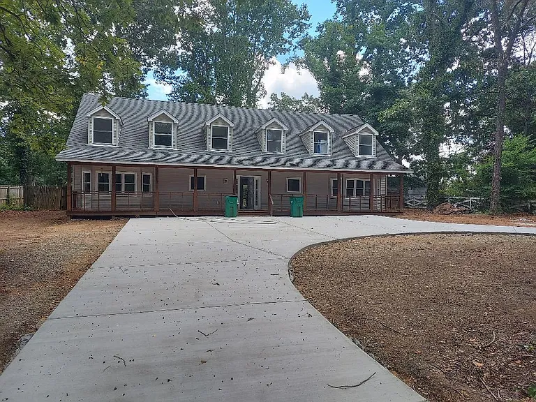 1616 Lisbon Ln — Photo 2