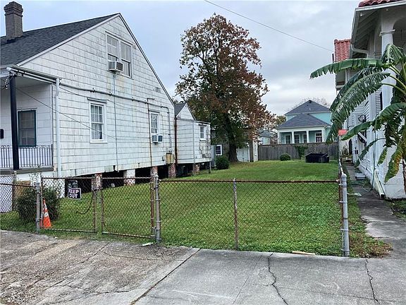 4th image of 438-40 Elmira Ave