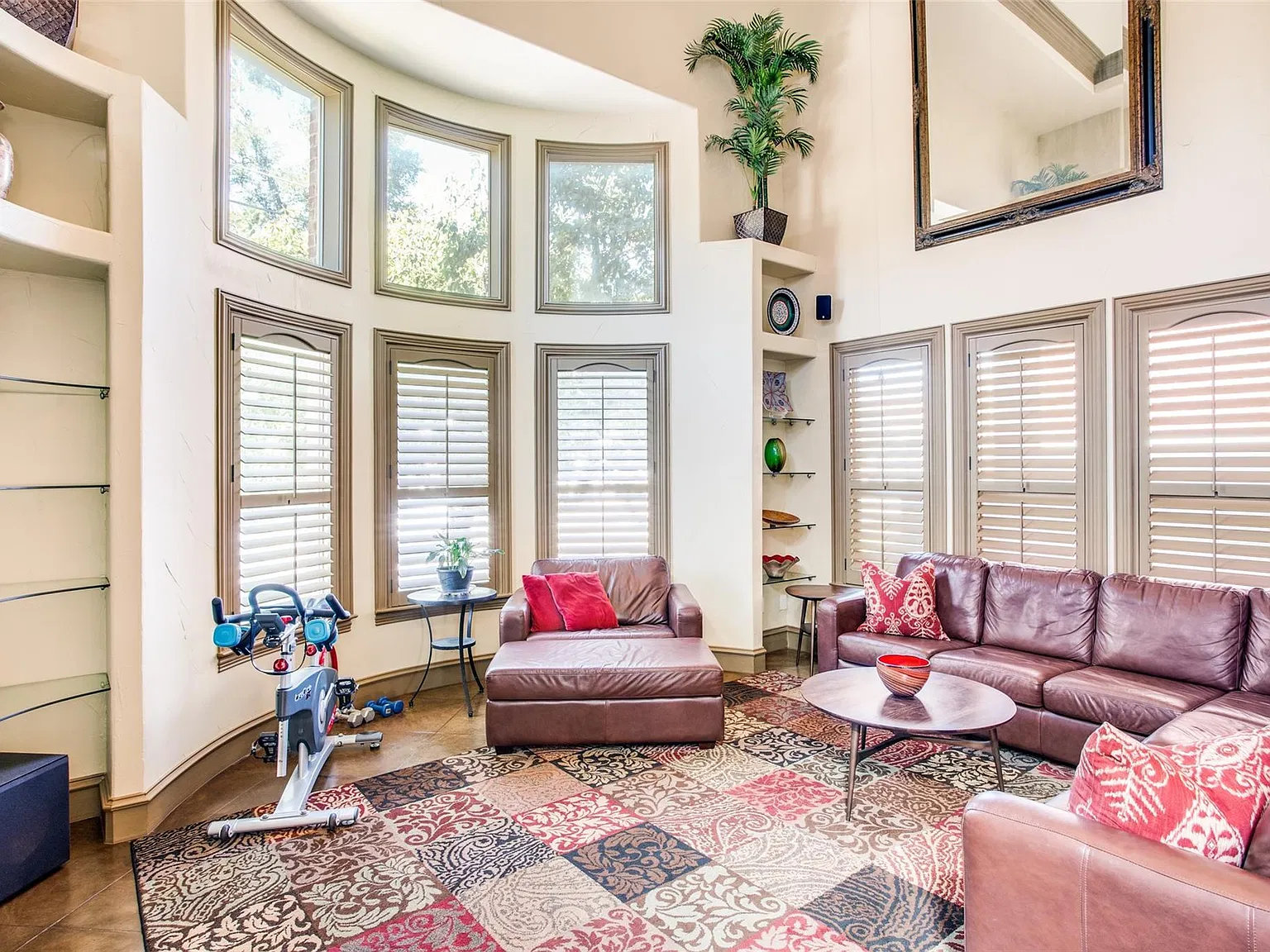 3 bed, 2.5 bath, 2677 sqft, $5,000 — Photo 3