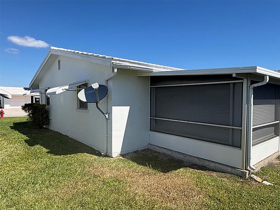 4th image of 2392 SW 13th Terrace