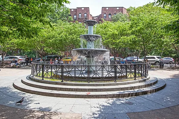 Sold by Level Group | media 21