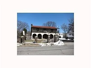 98 Maple St photo 1