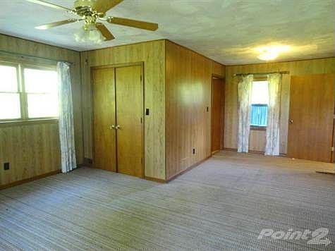 Master suite with closet, ceiling fan and bath.