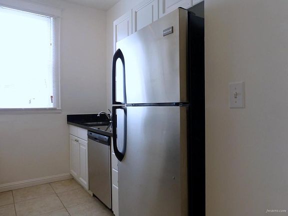 4th image of 2411 Webster St APT 12