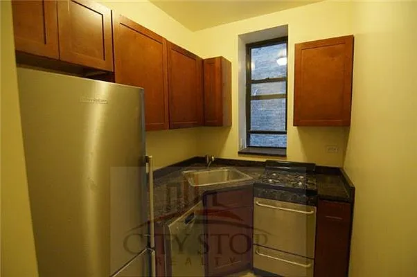Rented by City Stop Realty | media 8