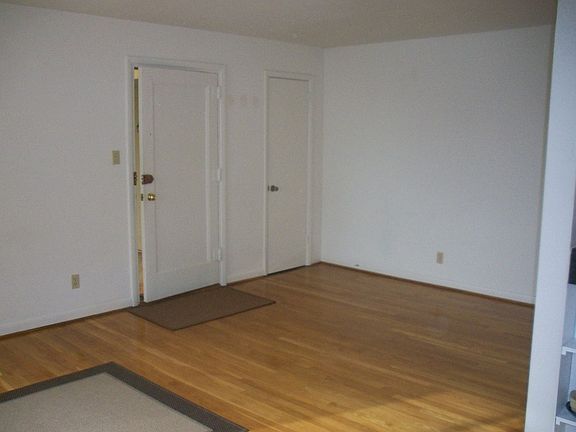 3rd image of 2059 N Woodstock St APT 306