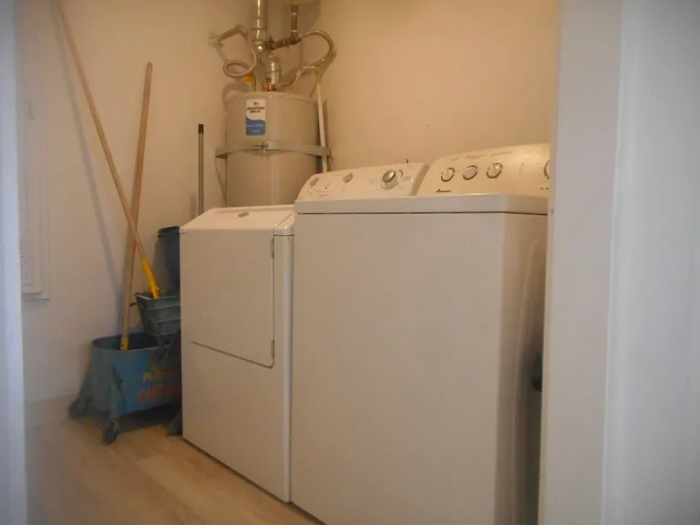 1559 G St — Photo 16