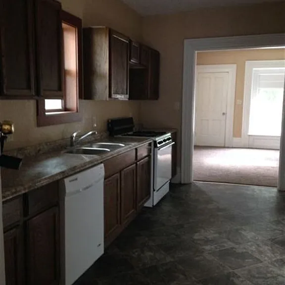 124 W Pearl St — Photo 5