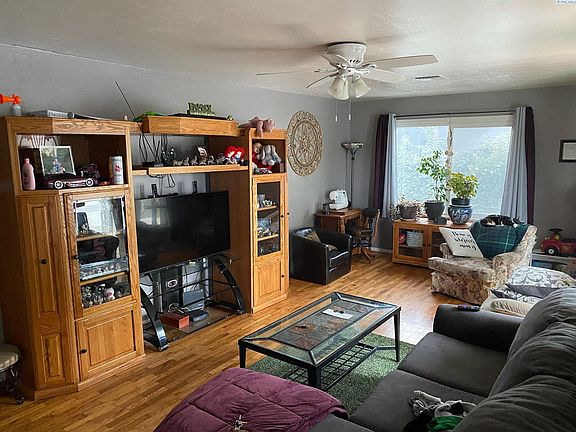 2nd image of 2105 W 21st Ave