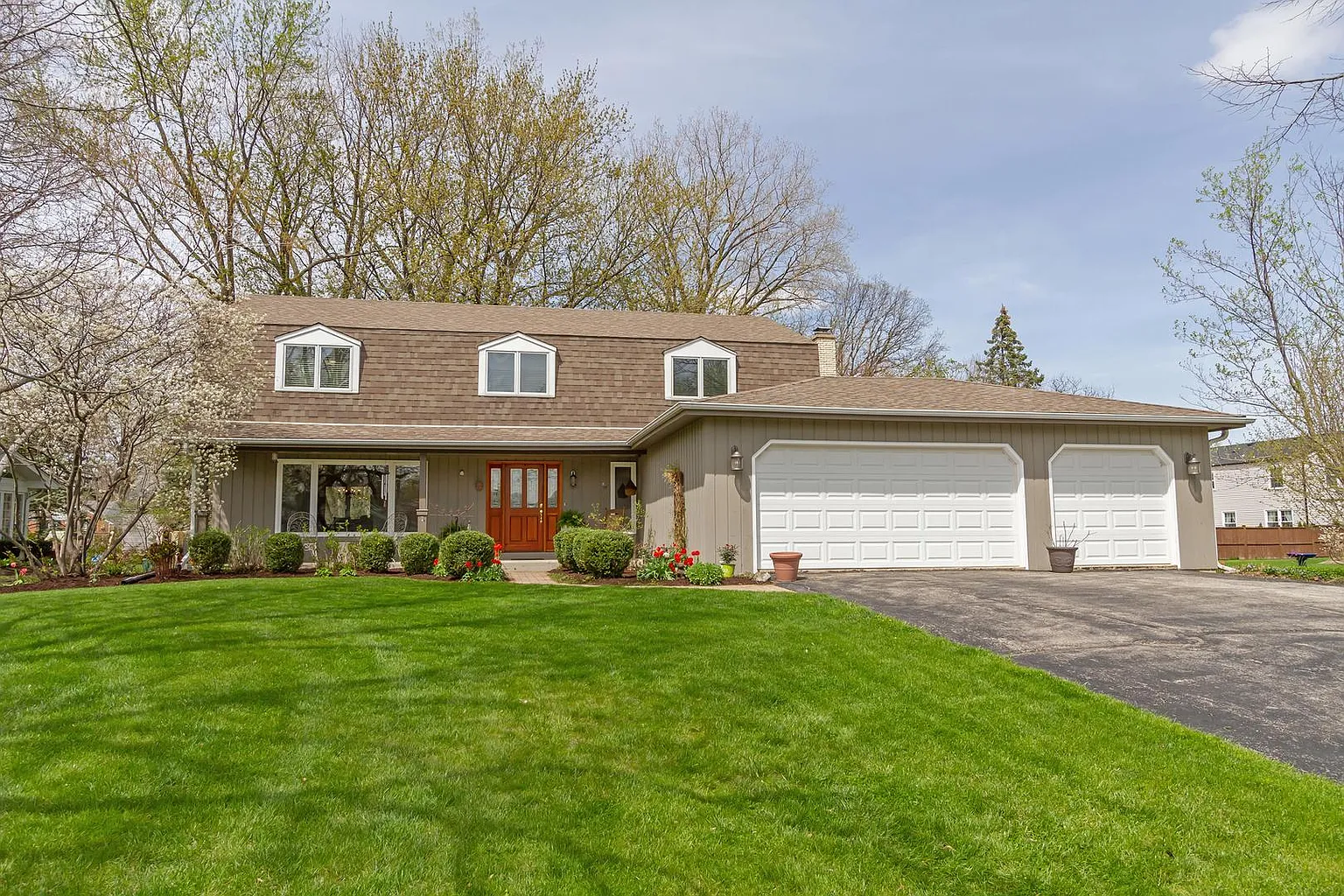 1131 Lexington Ln photo 1