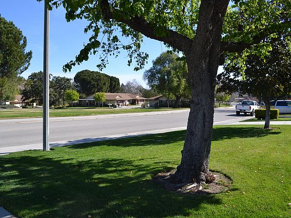 3rd image of 19542 Avenue Of The Oaks