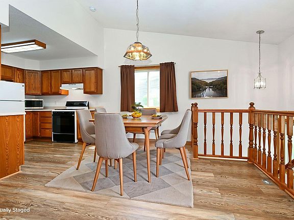4th image of 3761 Robin Ln