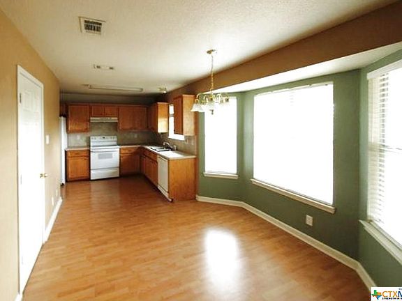 4th image of 661 Lakeview Dr