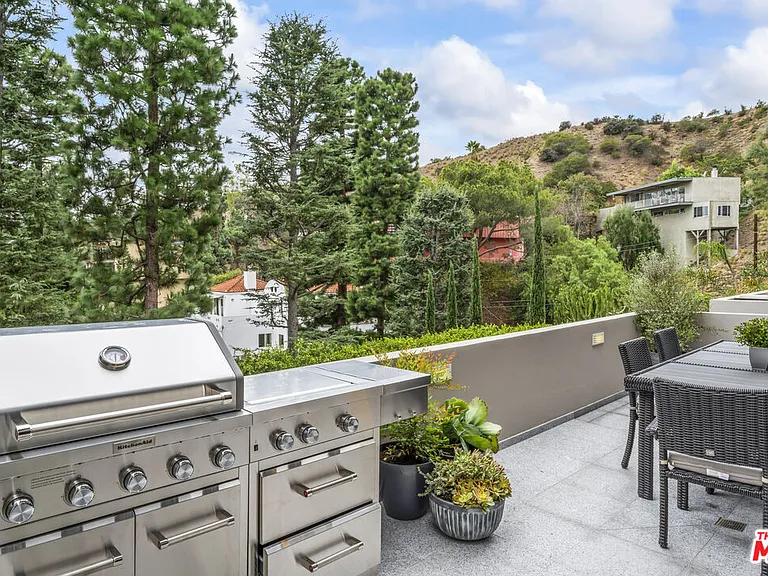 6459 Rodgerton Dr — Photo 11