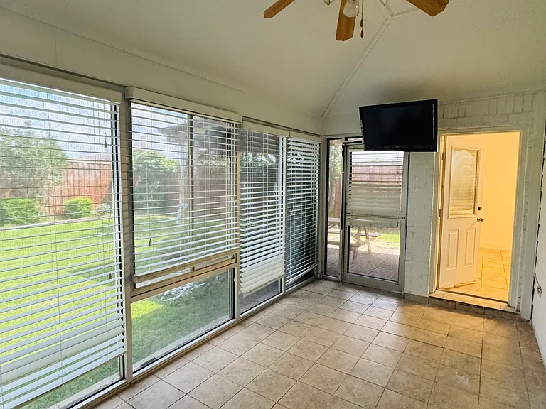 105 Fieldwood Ct — Photo 18