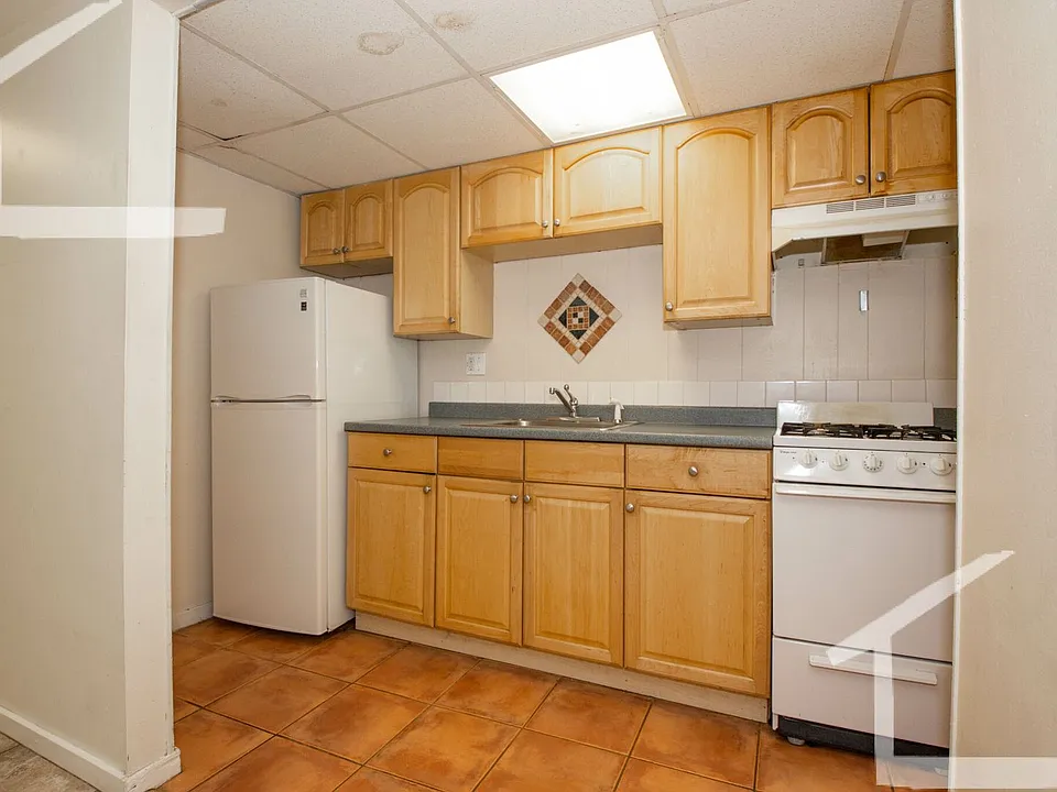 15 Glenville Ave #B6