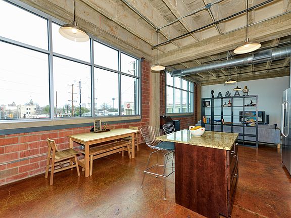 4th image of 1331 S Flores St Suite 212
