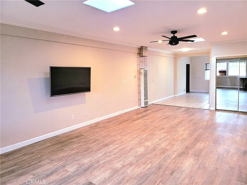 Studio, 720 sqft, $2,900 — Photo 2