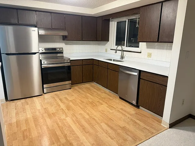 2 bed, 952 sqft, $2,200 — Photo 2