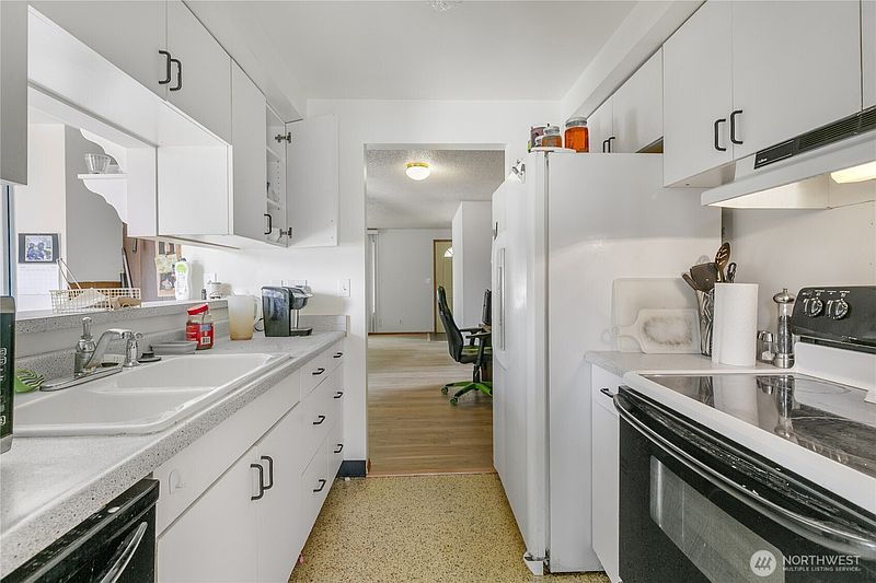 5th image of 20911 78th Avenue W
