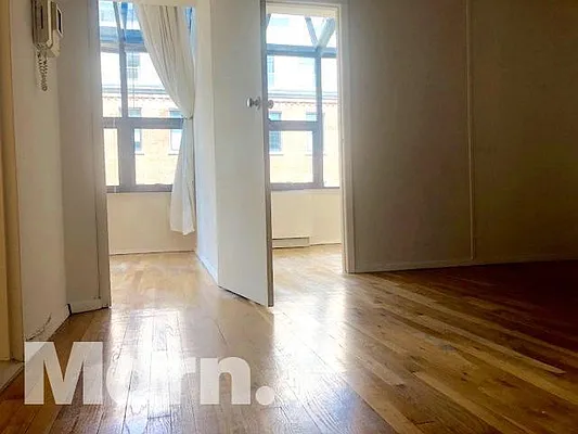 Rented by Mdrn Residential | media 25