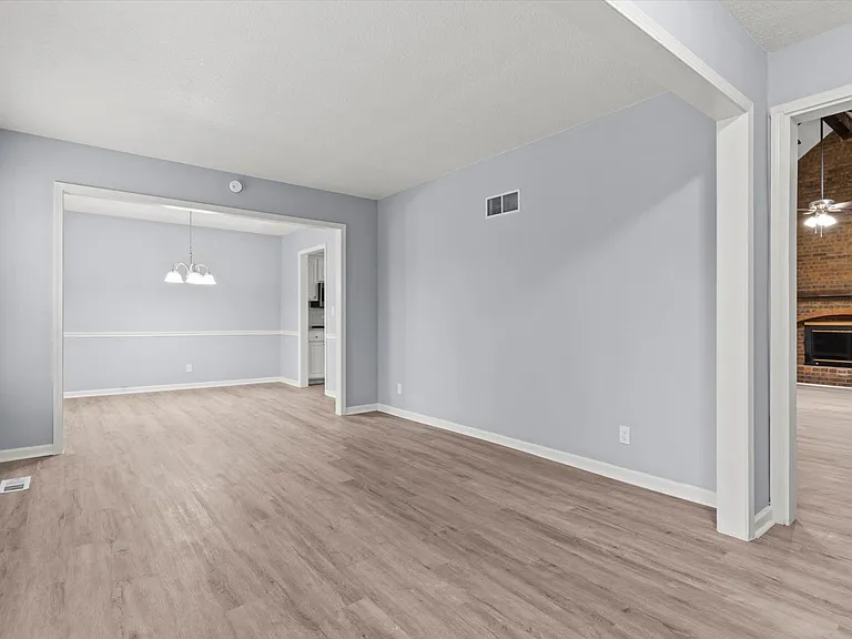 14501 S Village Dr — Photo 20