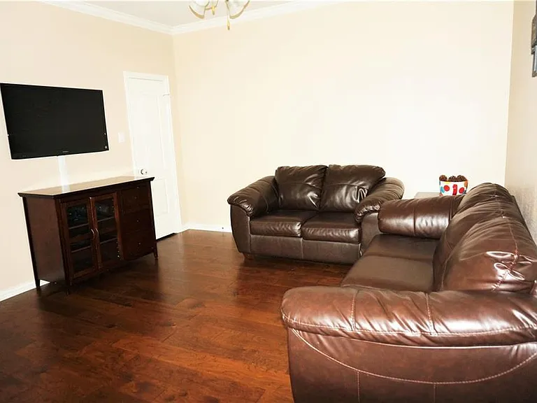 1037 Kyan Ln — Photo 11