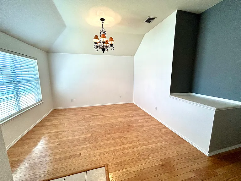 Timber Ridge Dr — Photo 3