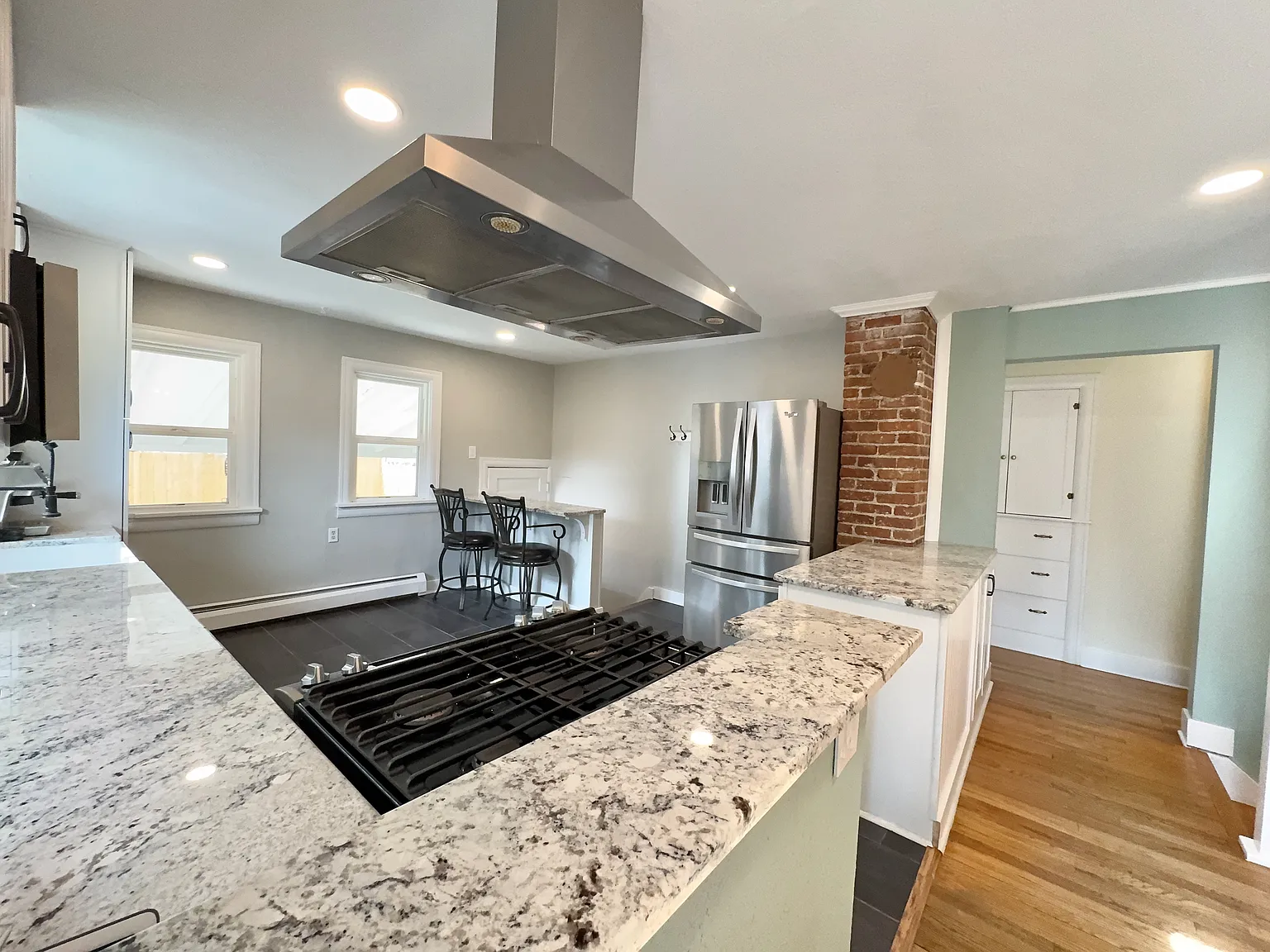 4 bed, 2526 sqft, $3,650 — Photo 4