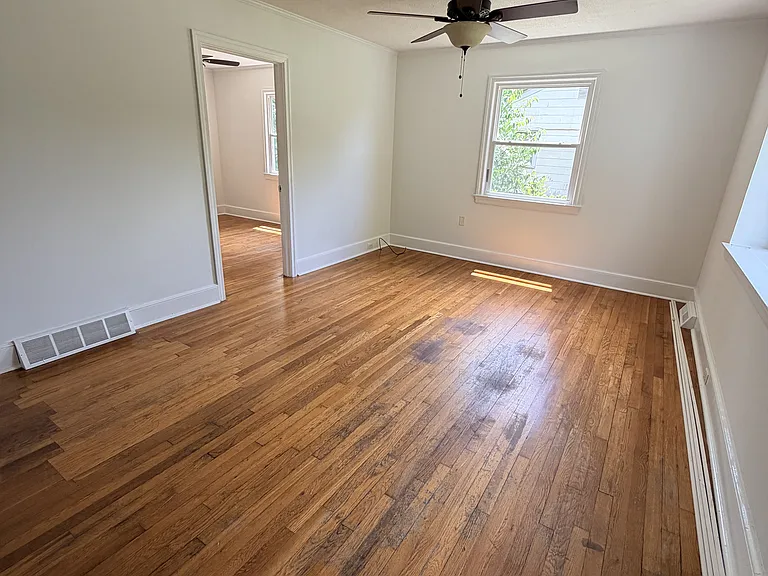 1305 Summerland Dr — Photo 2