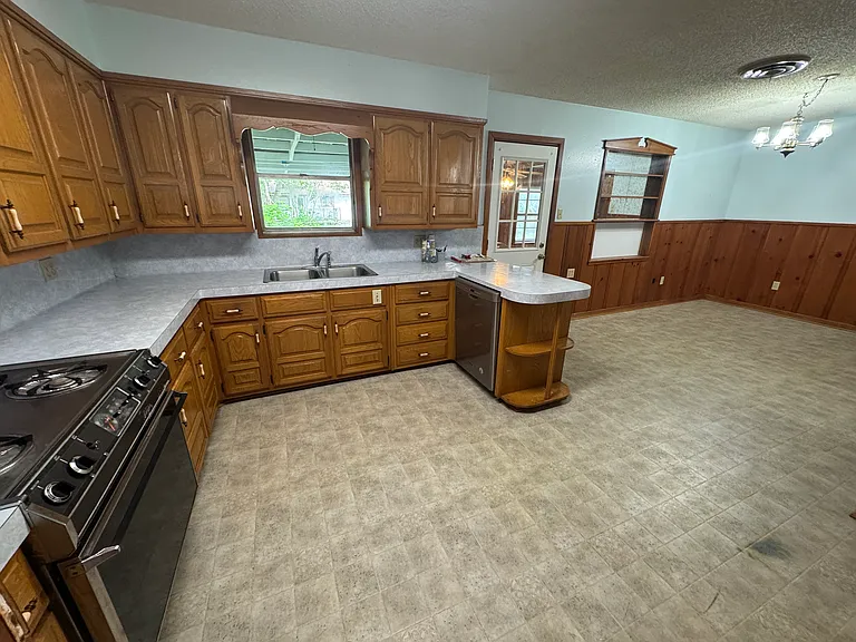 610 N Joyce St — Photo 25
