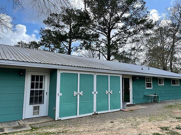 Rear view with storage