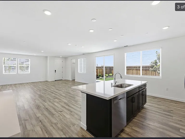 604 E Salamanca Ln — Photo 4