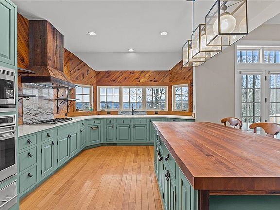 2nd image of 1016 Kew Vasseur Road