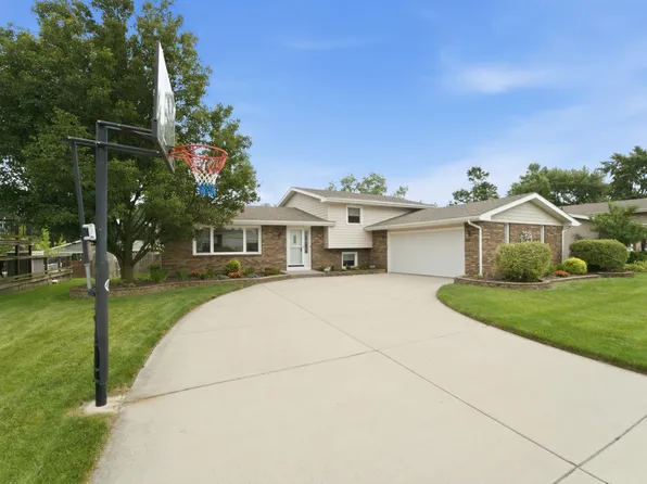 954 Chippewa Dr, Crown Point, IN 46307