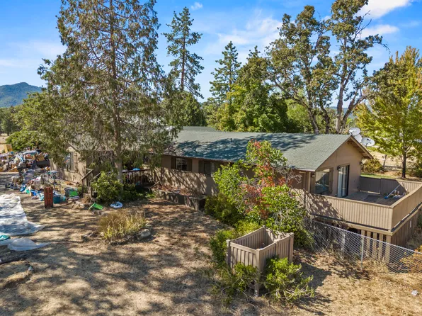 9204 Highway 234, Gold Hill, OR 97525