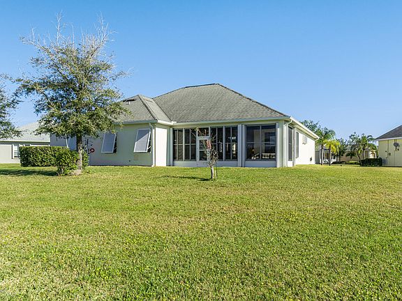 3rd image of 3553 Carambola Cir