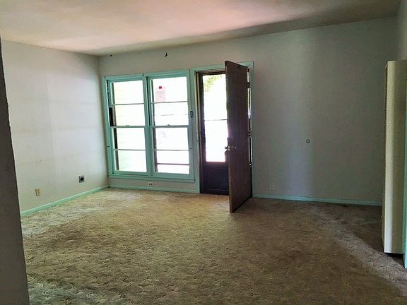 2nd image of 410 Shelton St